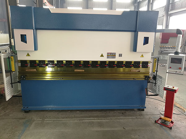 CNC High-equipped Precise Automatic Hydraulic Press Brake Machine