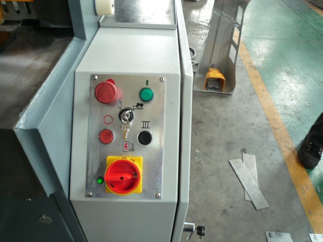 Precision Shearing Machine