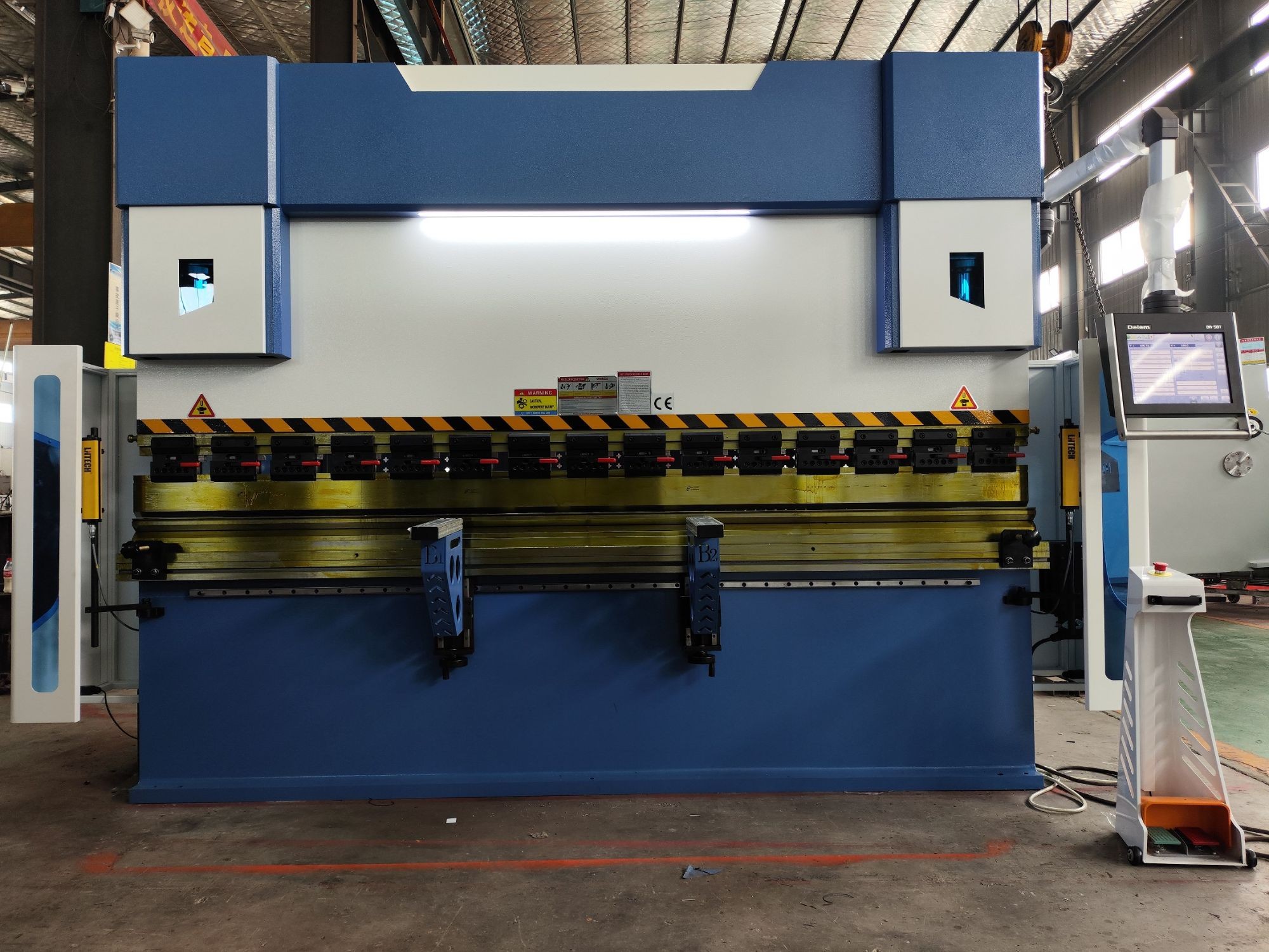 CNC Delem DA-58T Prentsa Balazta Hidraulikoa WC67K-250X3200