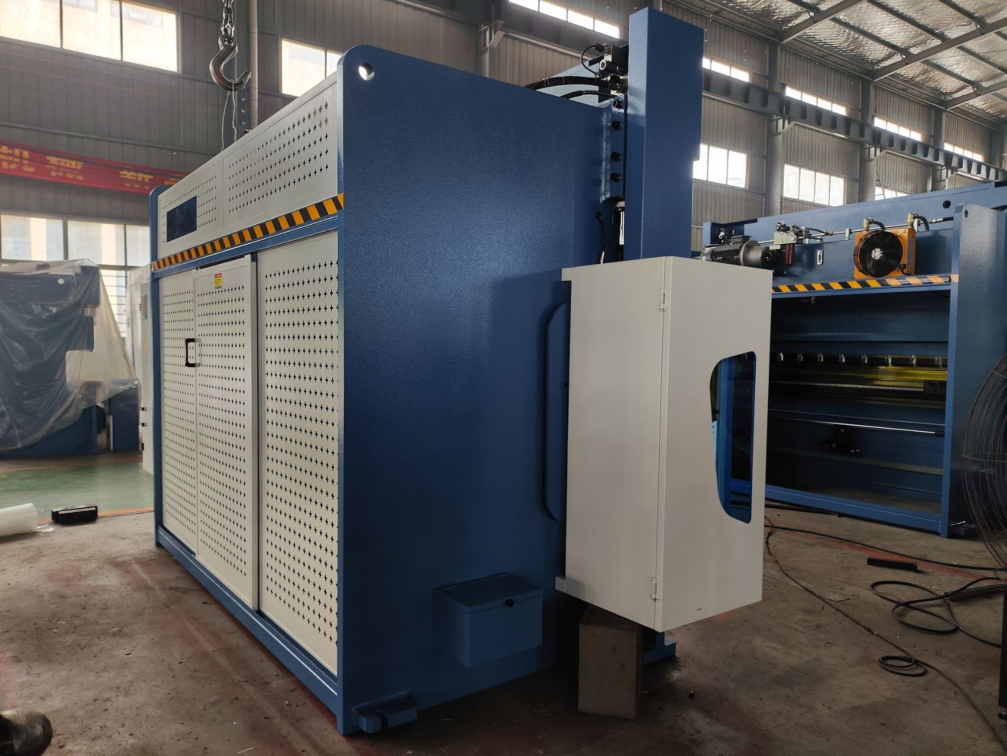Hydraulický ohraňovací lis CNC Delem DA-58T WC67K-125X4000